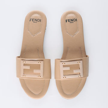 Fendi Flat beige Top sandals