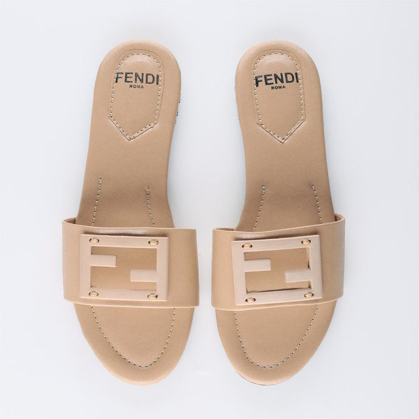 Fendi Flat beige Top sandals