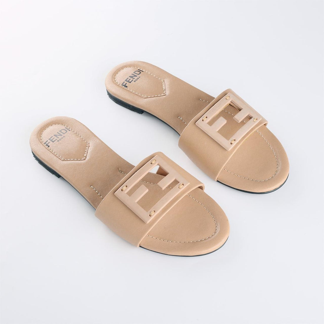 Fendi Flat beige Top sandals